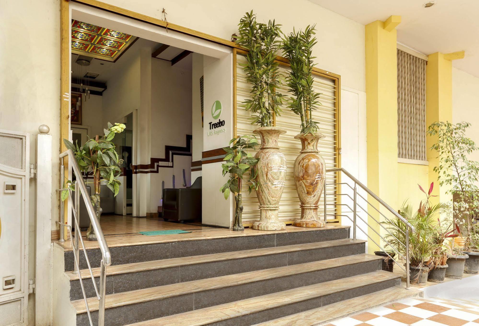 Treebo Trip Grand Regency Hotel Бангалор Екстериор снимка
