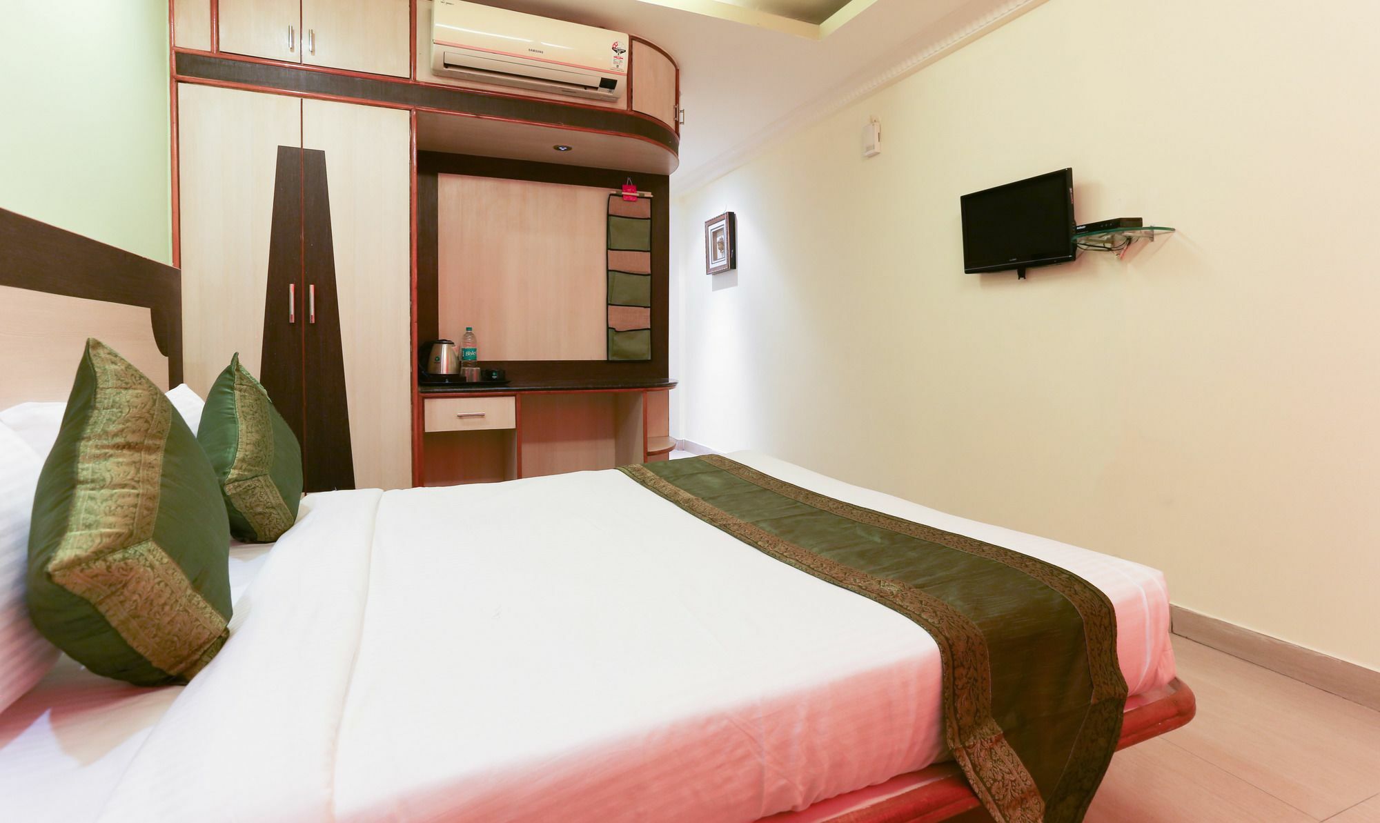 Treebo Trip Grand Regency Hotel Бангалор Екстериор снимка