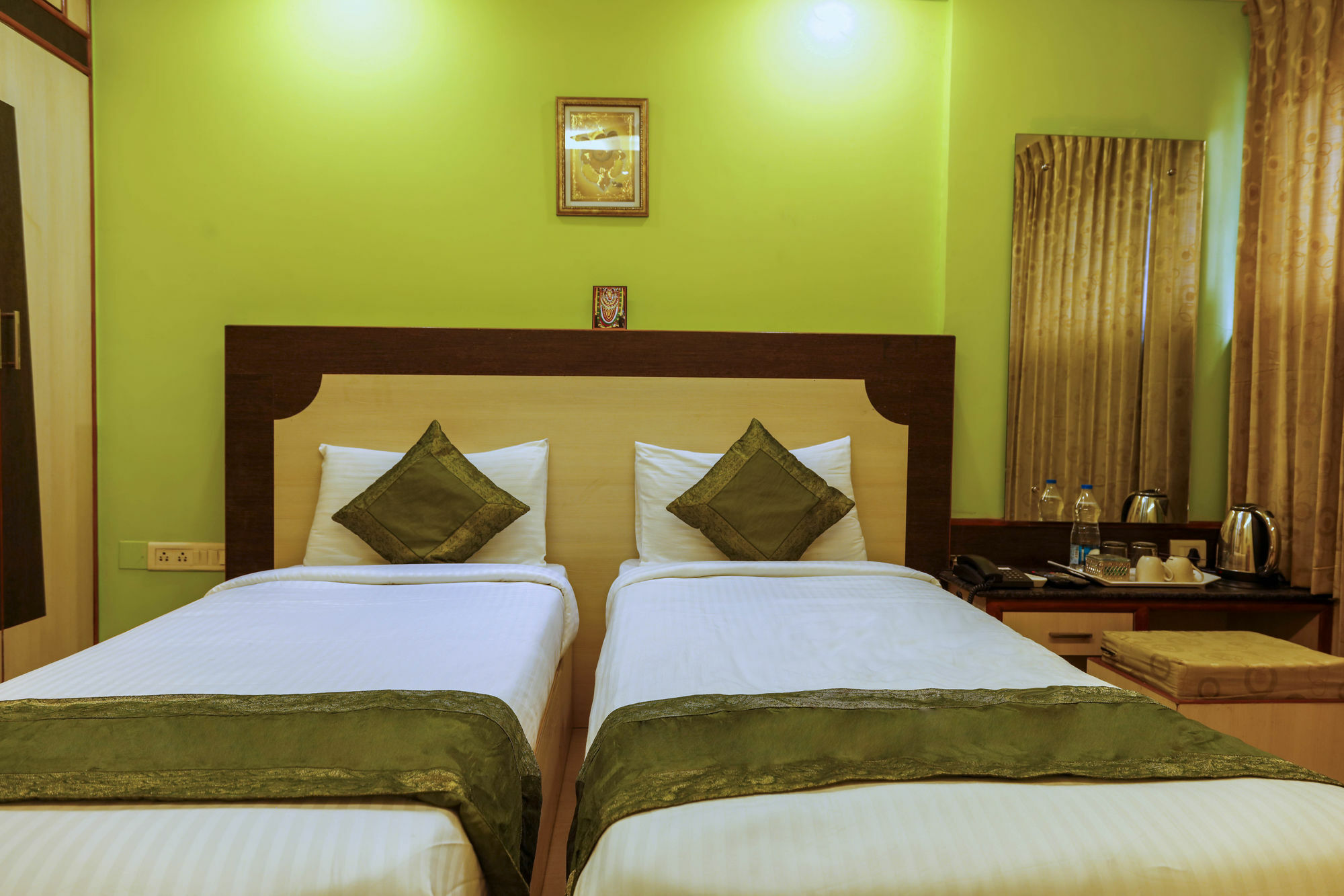 Treebo Trip Grand Regency Hotel Бангалор Екстериор снимка