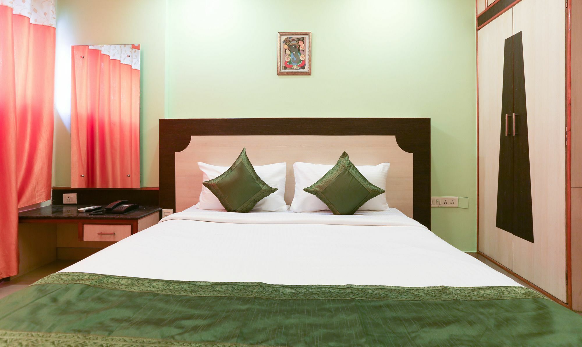 Treebo Trip Grand Regency Hotel Бангалор Екстериор снимка